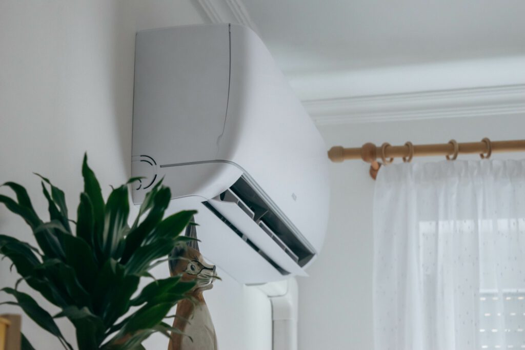 How Does a Ductless Heat Pump/Air Conditioner Work?